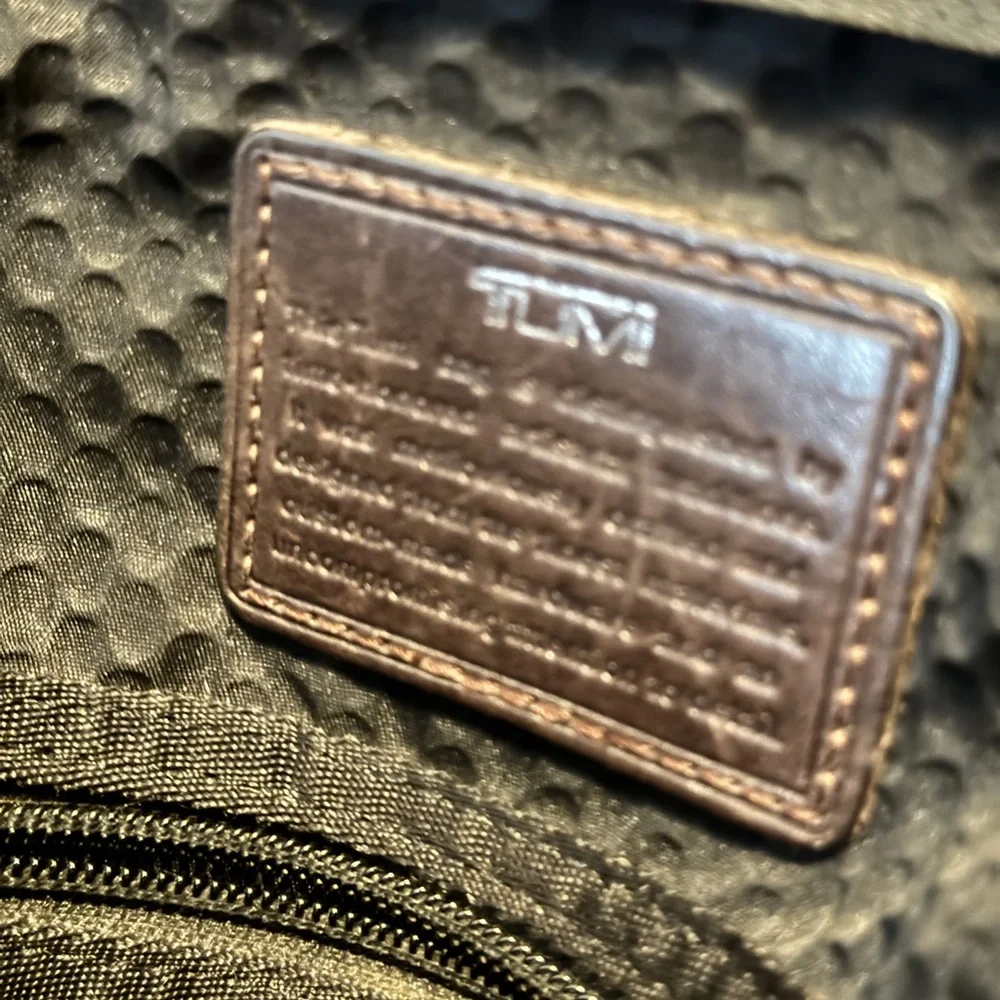 TUMI ALPHA BRAVO ANNAPOLIS CROSSBODY BAG - rarely used